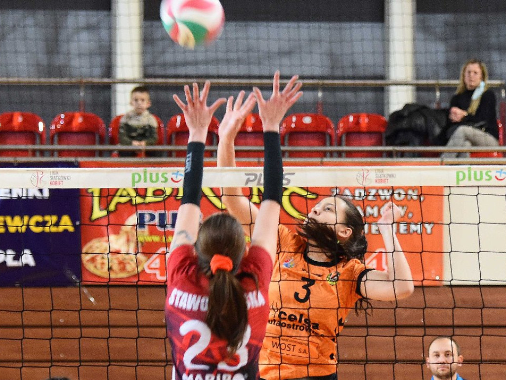 II liga siatkówki kobiet. Grupa IV. *KSZO SMS Ostrowiec Świętokrzyski - Tomasovia Tomaszów Lubelski 1:3