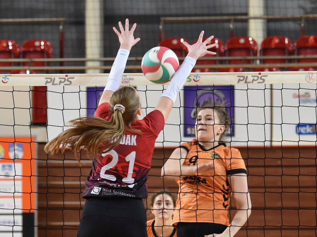 II liga siatkówki kobiet. Grupa IV. *KSZO SMS Ostrowiec Świętokrzyski - Tomasovia Tomaszów Lubelski 1:3