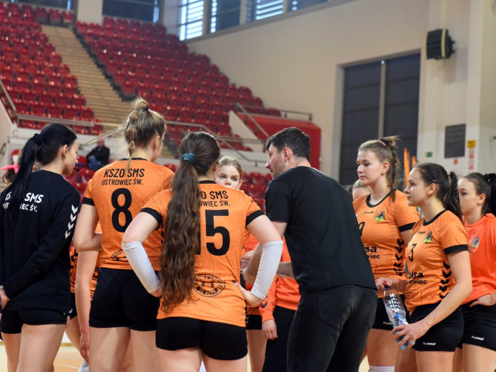 II liga siatkówki kobiet. Grupa IV. *KSZO SMS Ostrowiec Świętokrzyski - Tomasovia Tomaszów Lubelski 1:3