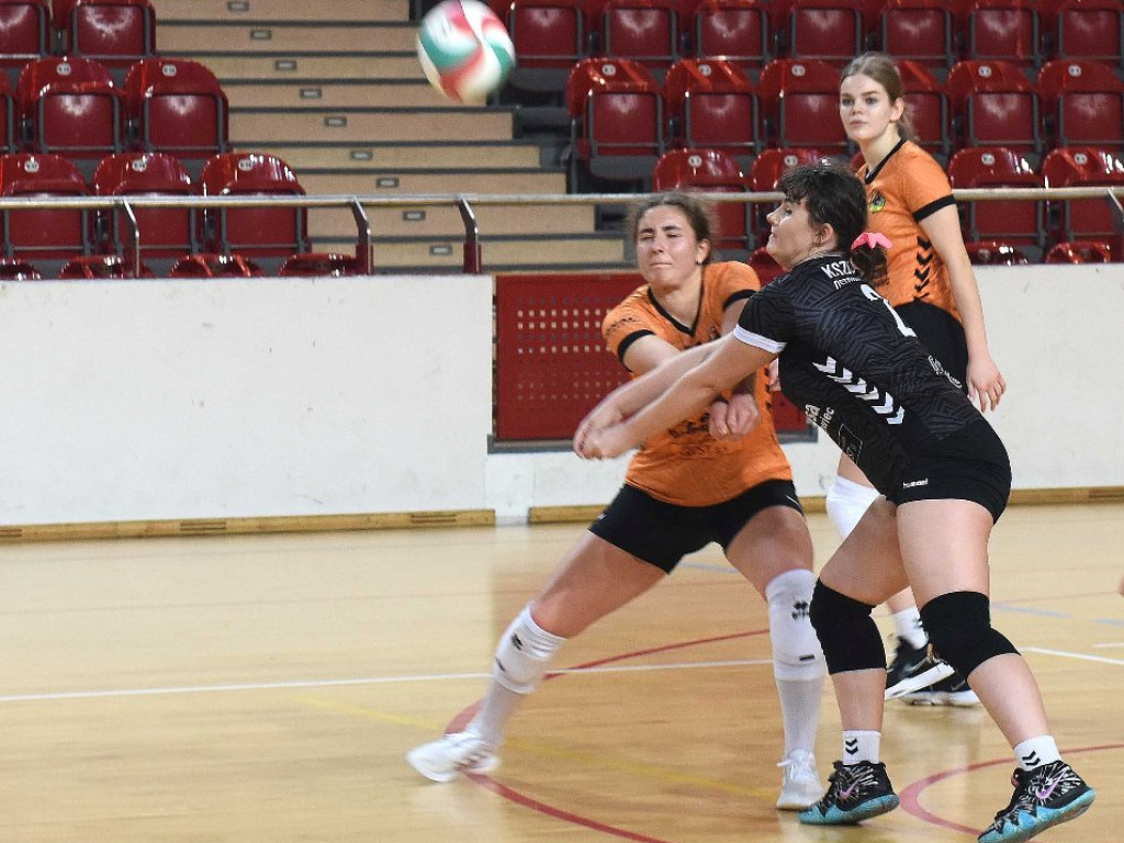 II liga siatkówki kobiet. Grupa IV. *KSZO SMS Ostrowiec Świętokrzyski - Tomasovia Tomaszów Lubelski 1:3