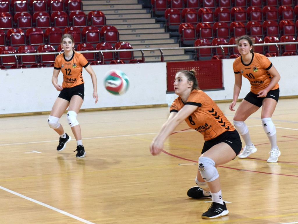 II liga siatkówki kobiet. Grupa IV. *KSZO SMS Ostrowiec Świętokrzyski - Tomasovia Tomaszów Lubelski 1:3