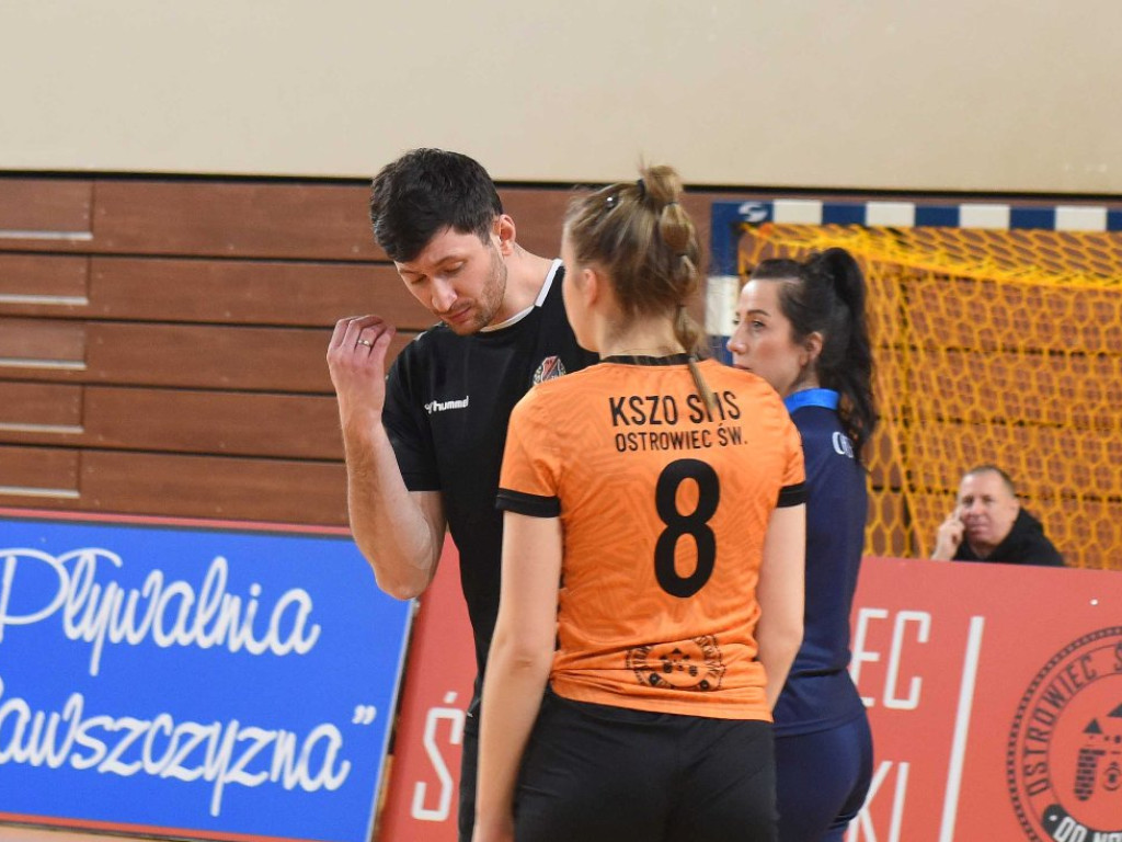 II liga siatkówki kobiet. Grupa IV. *KSZO SMS Ostrowiec Świętokrzyski - Tomasovia Tomaszów Lubelski 1:3