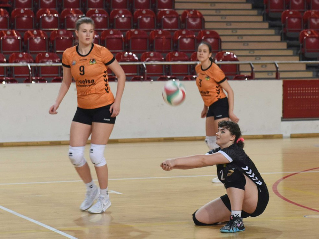 II liga siatkówki kobiet. Grupa IV. *KSZO SMS Ostrowiec Świętokrzyski - Tomasovia Tomaszów Lubelski 1:3