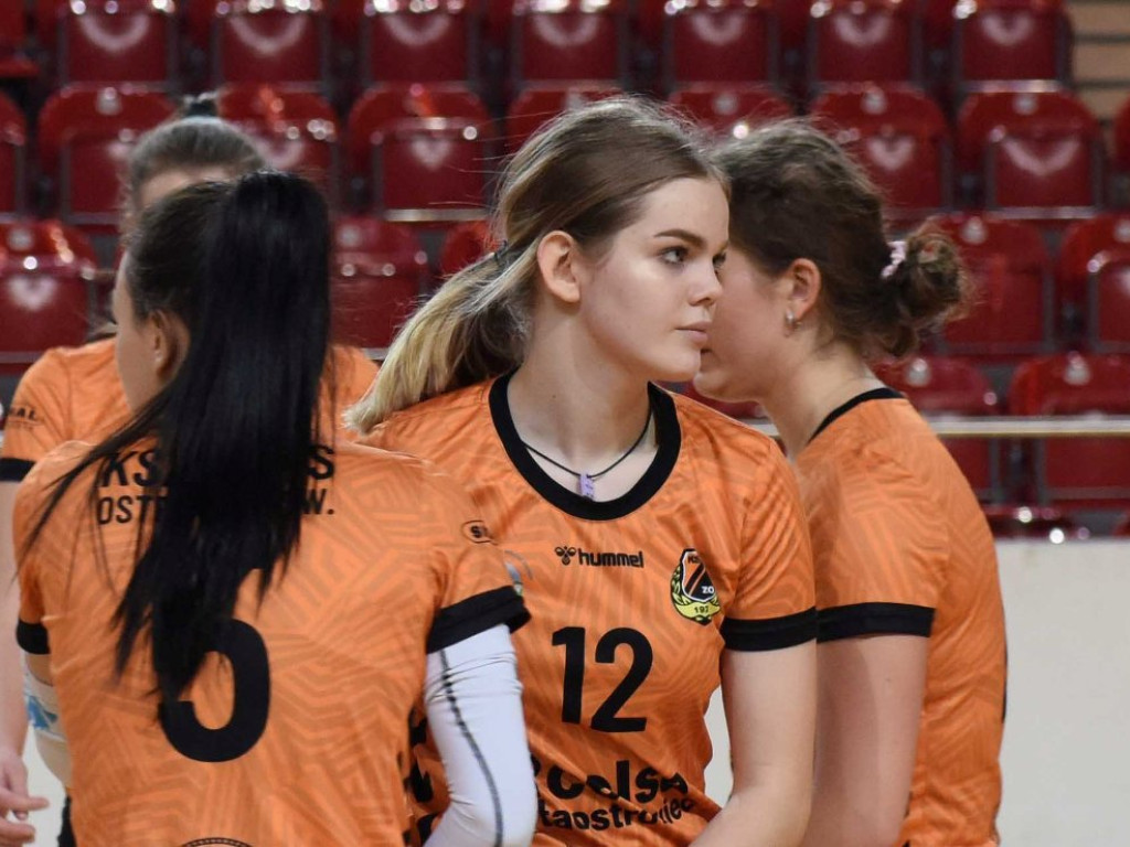 II liga siatkówki kobiet. Grupa IV. *KSZO SMS Ostrowiec Świętokrzyski - Tomasovia Tomaszów Lubelski 1:3