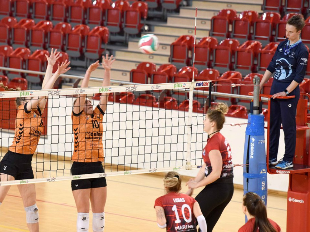 II liga siatkówki kobiet. Grupa IV. *KSZO SMS Ostrowiec Świętokrzyski - Tomasovia Tomaszów Lubelski 1:3