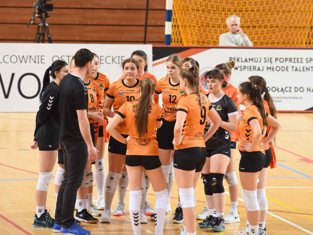 II liga siatkówki kobiet. Grupa IV. *KSZO SMS Ostrowiec Świętokrzyski - Tomasovia Tomaszów Lubelski 1:3