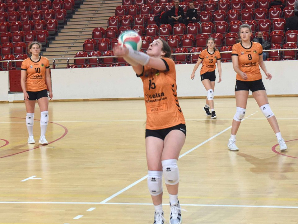 II liga siatkówki kobiet. Grupa IV. *KSZO SMS Ostrowiec Świętokrzyski - Tomasovia Tomaszów Lubelski 1:3