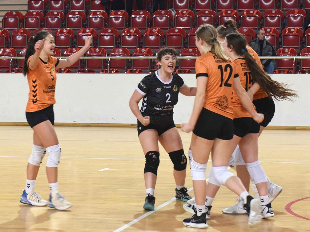 II liga siatkówki kobiet. Grupa IV. *KSZO SMS Ostrowiec Świętokrzyski - Tomasovia Tomaszów Lubelski 1:3
