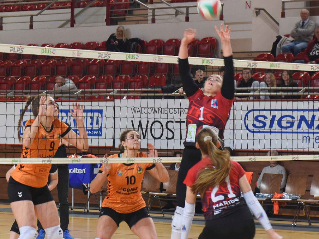 II liga siatkówki kobiet. Grupa IV. *KSZO SMS Ostrowiec Świętokrzyski - Tomasovia Tomaszów Lubelski 1:3