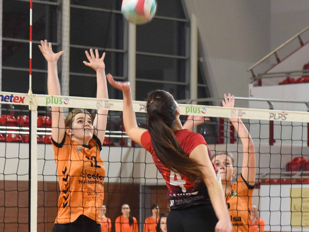 II liga siatkówki kobiet. Grupa IV. *KSZO SMS Ostrowiec Świętokrzyski - Tomasovia Tomaszów Lubelski 1:3