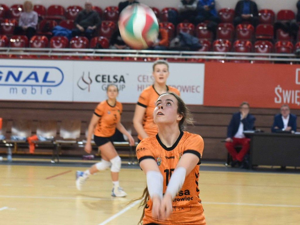 II liga siatkówki kobiet. Grupa IV. *KSZO SMS Ostrowiec Świętokrzyski - Tomasovia Tomaszów Lubelski 1:3