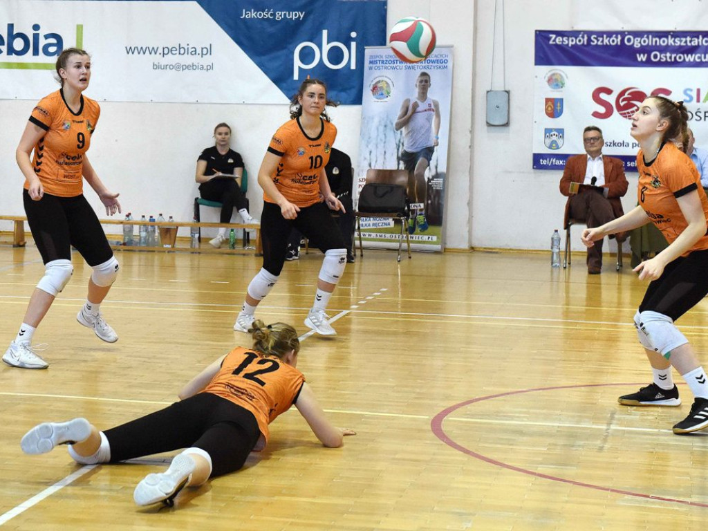 Ćwierćfinał mistrzostw Polski juniorek w piłce siatkowej. *KSZO SMS Ostrowiec Świętokrzyski ? As Trefl Gdańsk 3:0