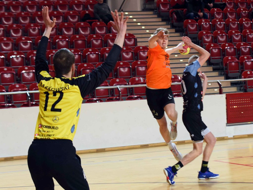 I liga piłki ręcznej mężczyzn. *KSZO - KSSPR Końskie 27:27 (5:6 w rzutach karnych)