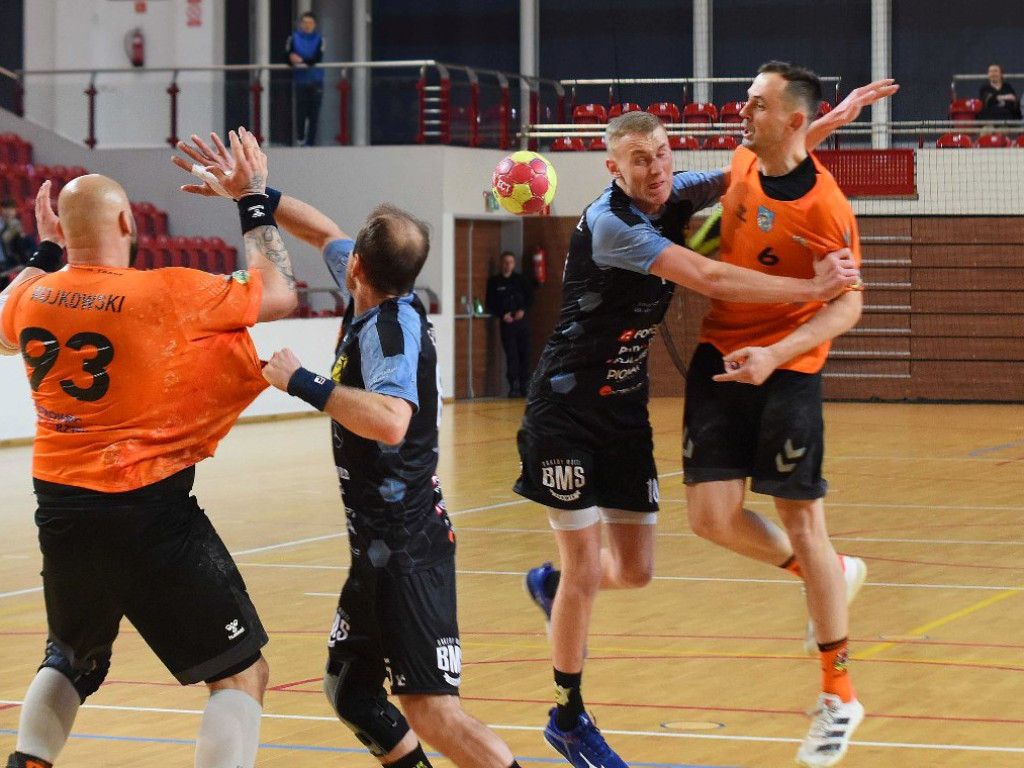 I liga piłki ręcznej mężczyzn. *KSZO - KSSPR Końskie 27:27 (5:6 w rzutach karnych)