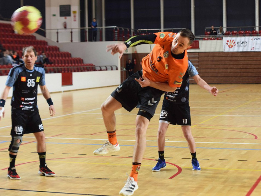 I liga piłki ręcznej mężczyzn. *KSZO - KSSPR Końskie 27:27 (5:6 w rzutach karnych)