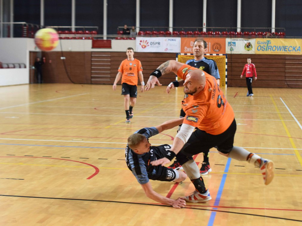 I liga piłki ręcznej mężczyzn. *KSZO - KSSPR Końskie 27:27 (5:6 w rzutach karnych)
