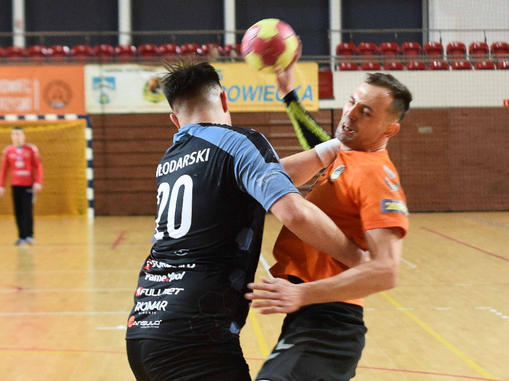 I liga piłki ręcznej mężczyzn. *KSZO - KSSPR Końskie 27:27 (5:6 w rzutach karnych)
