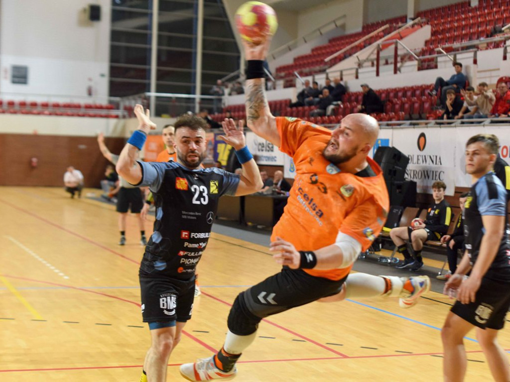 I liga piłki ręcznej mężczyzn. *KSZO - KSSPR Końskie 27:27 (5:6 w rzutach karnych)