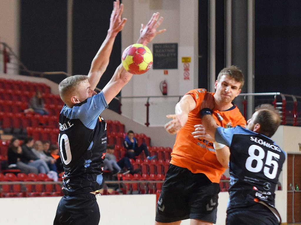 I liga piłki ręcznej mężczyzn. *KSZO - KSSPR Końskie 27:27 (5:6 w rzutach karnych)