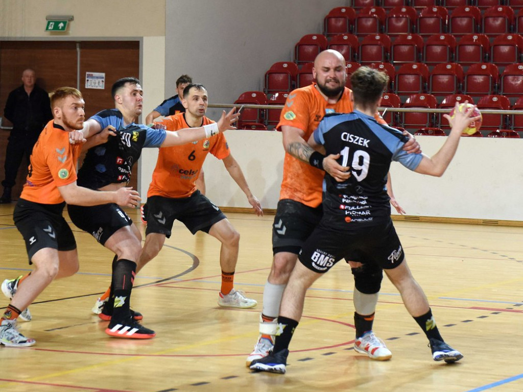 I liga piłki ręcznej mężczyzn. *KSZO - KSSPR Końskie 27:27 (5:6 w rzutach karnych)