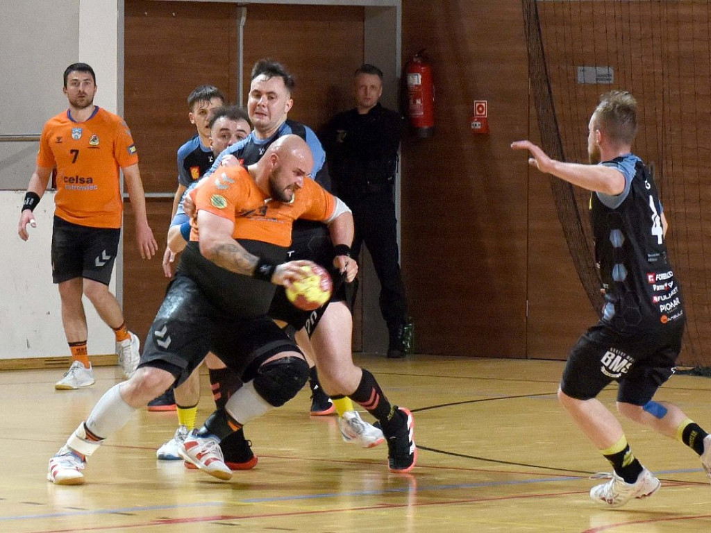 I liga piłki ręcznej mężczyzn. *KSZO - KSSPR Końskie 27:27 (5:6 w rzutach karnych)