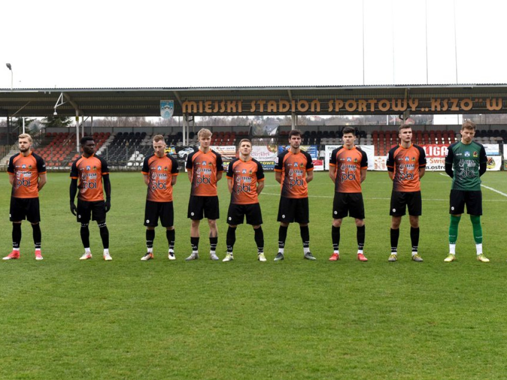 III liga piłkarska. Grupa IV. *KSZO 1929 Ostrowiec Świętokrzyski - Sokół Sieniawa 1:3