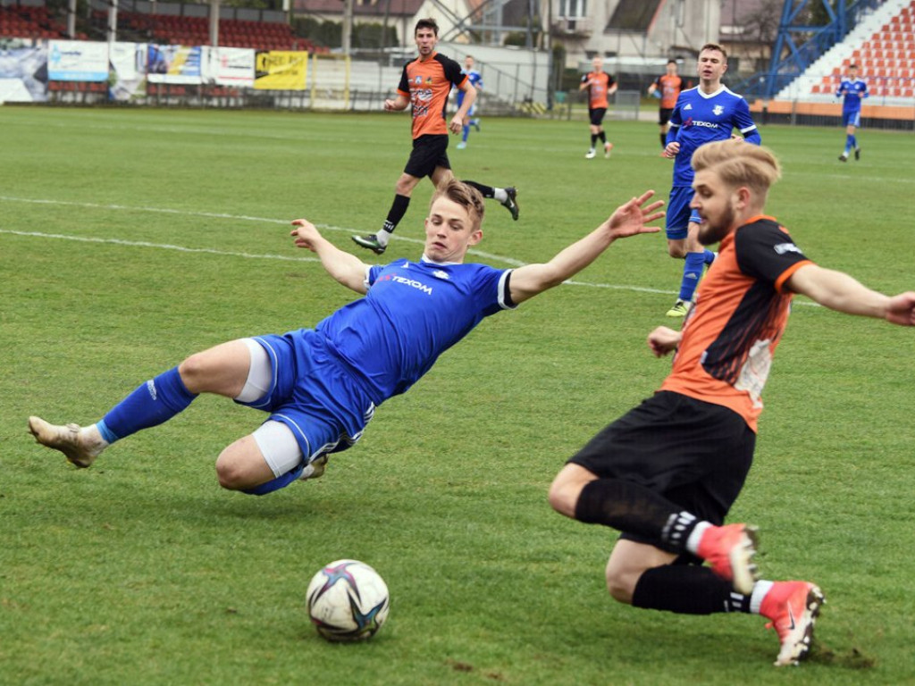 III liga piłkarska. Grupa IV. *KSZO 1929 Ostrowiec Świętokrzyski - Sokół Sieniawa 1:3