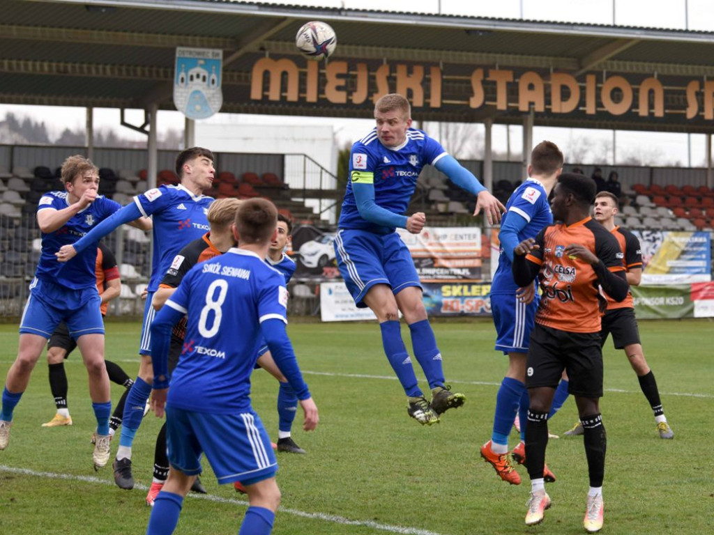 III liga piłkarska. Grupa IV. *KSZO 1929 Ostrowiec Świętokrzyski - Sokół Sieniawa 1:3