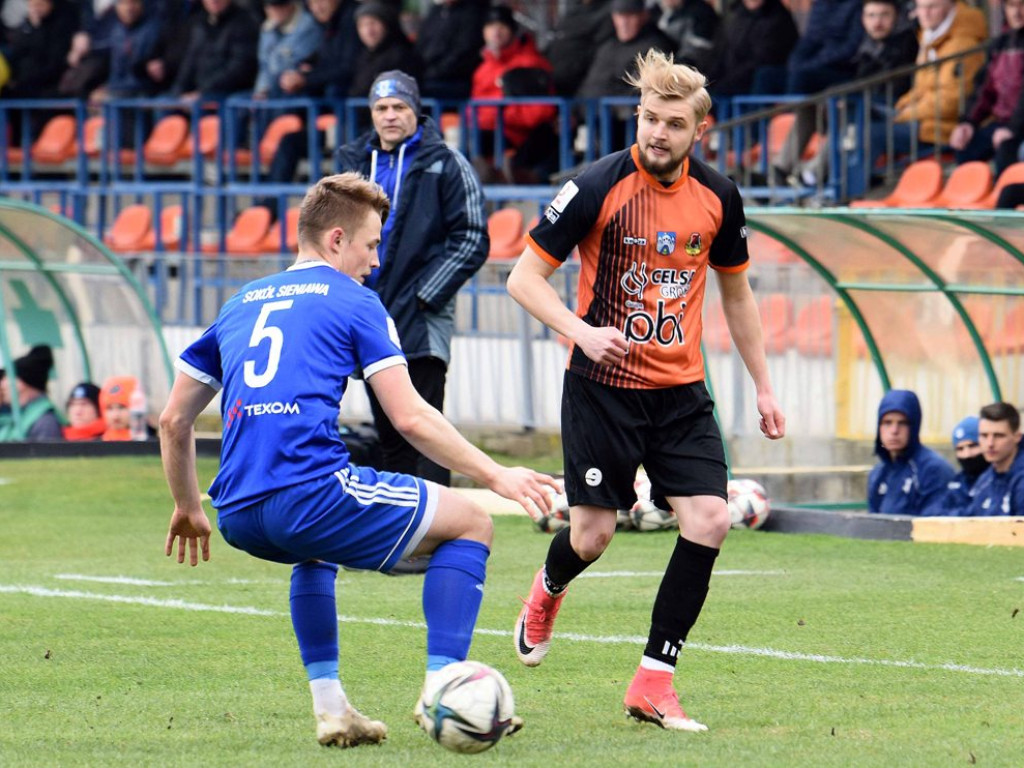 III liga piłkarska. Grupa IV. *KSZO 1929 Ostrowiec Świętokrzyski - Sokół Sieniawa 1:3
