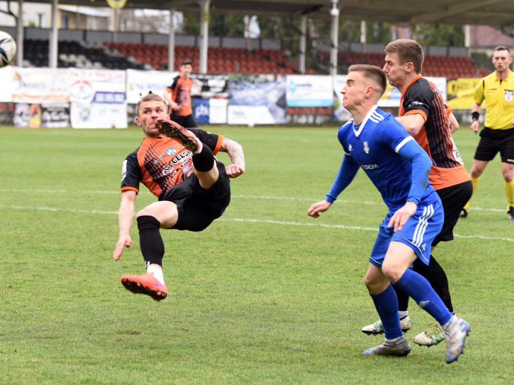 III liga piłkarska. Grupa IV. *KSZO 1929 Ostrowiec Świętokrzyski - Sokół Sieniawa 1:3