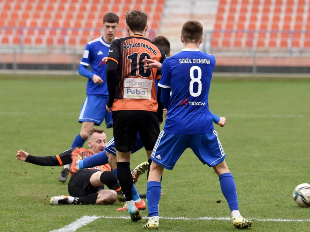 III liga piłkarska. Grupa IV. *KSZO 1929 Ostrowiec Świętokrzyski - Sokół Sieniawa 1:3