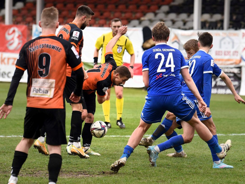 III liga piłkarska. Grupa IV. *KSZO 1929 Ostrowiec Świętokrzyski - Sokół Sieniawa 1:3