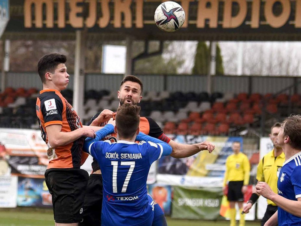 III liga piłkarska. Grupa IV. *KSZO 1929 Ostrowiec Świętokrzyski - Sokół Sieniawa 1:3
