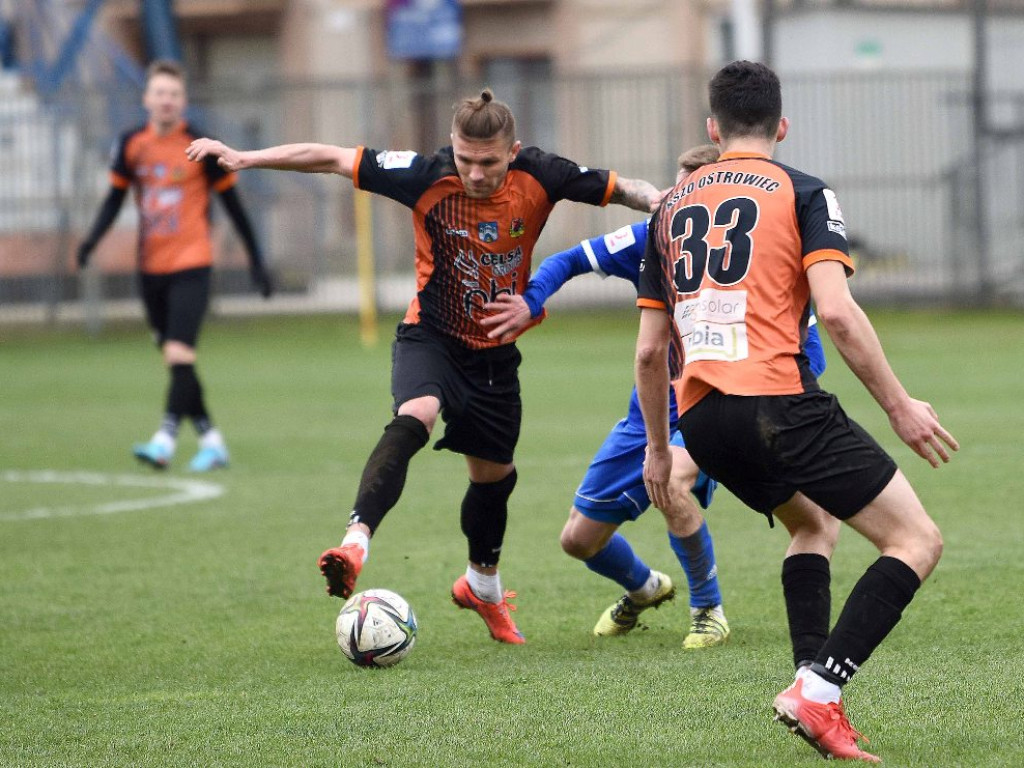 III liga piłkarska. Grupa IV. *KSZO 1929 Ostrowiec Świętokrzyski - Sokół Sieniawa 1:3
