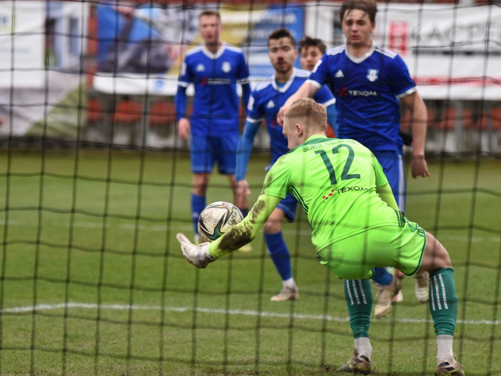 III liga piłkarska. Grupa IV. *KSZO 1929 Ostrowiec Świętokrzyski - Sokół Sieniawa 1:3