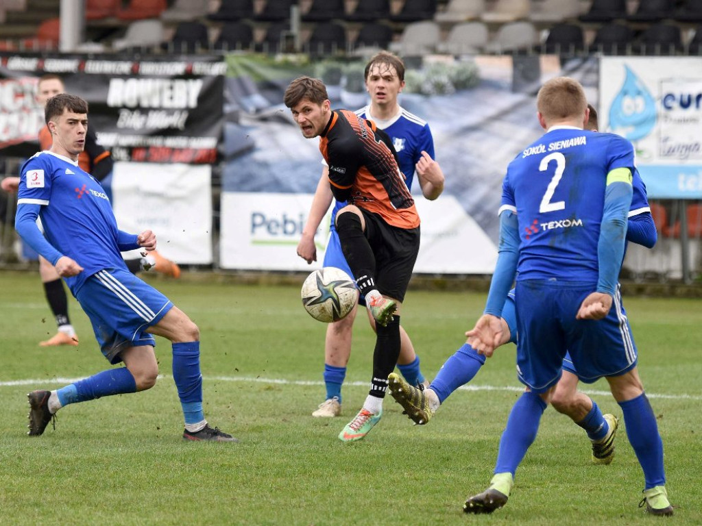 III liga piłkarska. Grupa IV. *KSZO 1929 Ostrowiec Świętokrzyski - Sokół Sieniawa 1:3