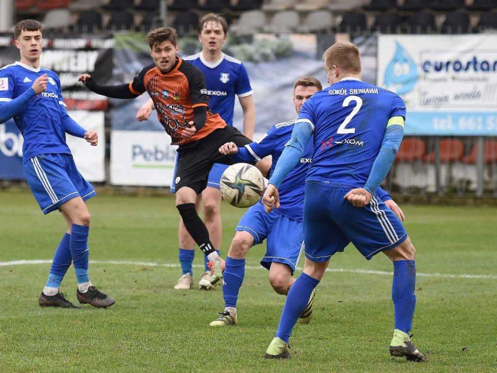III liga piłkarska. Grupa IV. *KSZO 1929 Ostrowiec Świętokrzyski - Sokół Sieniawa 1:3