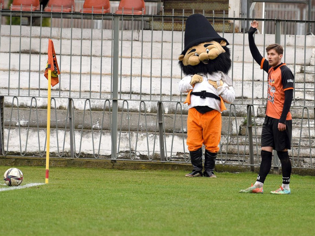 III liga piłkarska. Grupa IV. *KSZO 1929 Ostrowiec Świętokrzyski - Sokół Sieniawa 1:3