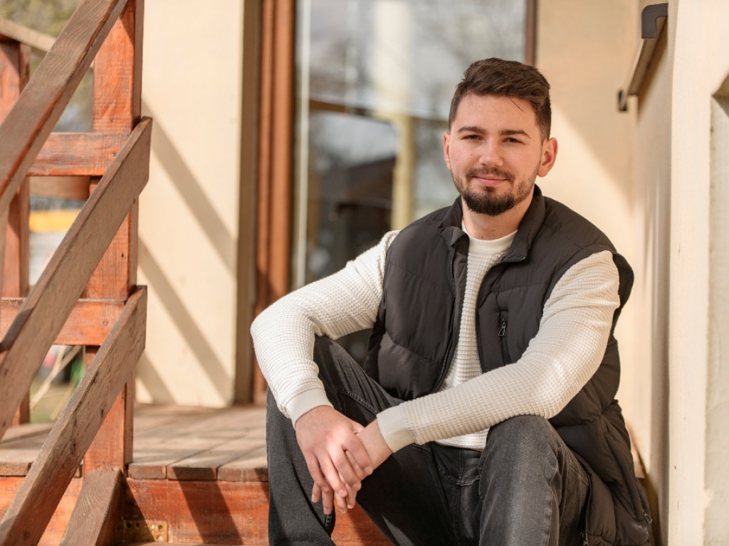 Rolnik z powiatu opatowskiego szuka żony! Jeśli ci się spodobał to napisz list do Tomka!