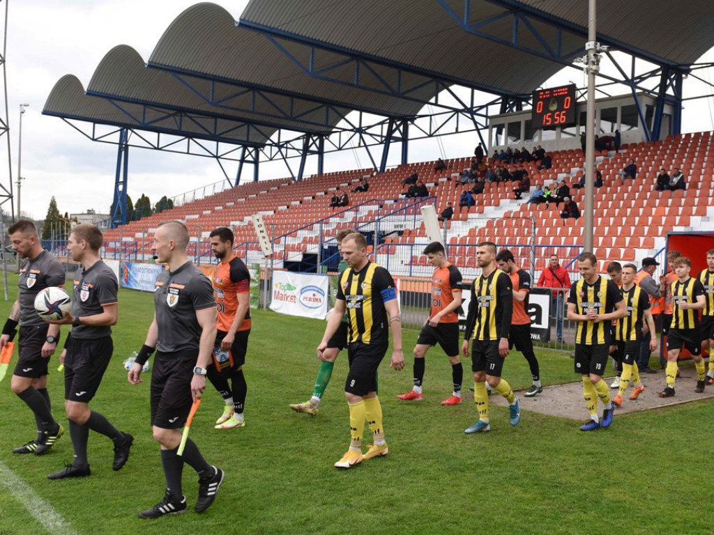 III liga piłkarska. Grupa IV. *KSZO1929 Ostrowiec Świętokrzyski - Czarni Połaniec 2:1