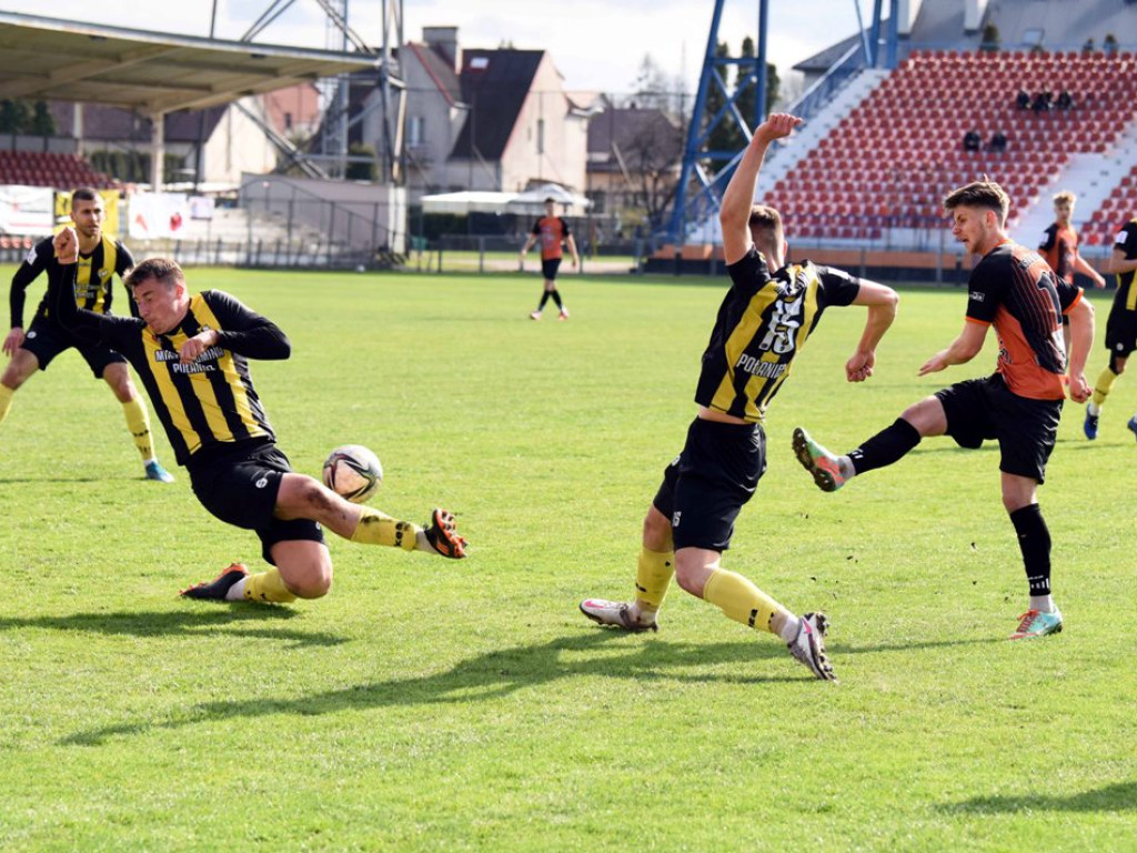 III liga piłkarska. Grupa IV. *KSZO1929 Ostrowiec Świętokrzyski - Czarni Połaniec 2:1
