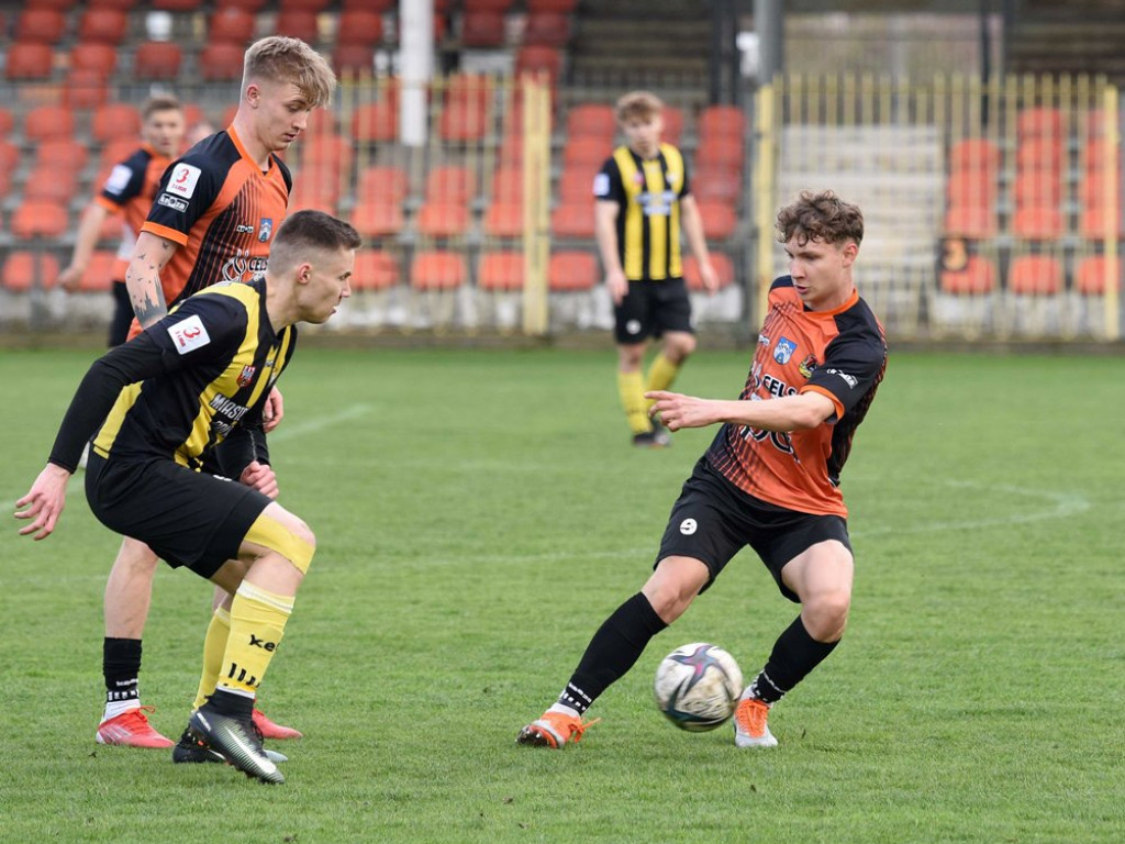 III liga piłkarska. Grupa IV. *KSZO1929 Ostrowiec Świętokrzyski - Czarni Połaniec 2:1