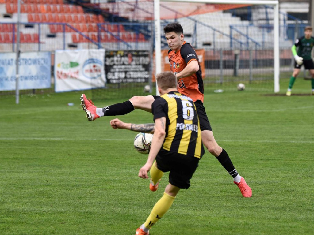 III liga piłkarska. Grupa IV. *KSZO1929 Ostrowiec Świętokrzyski - Czarni Połaniec 2:1