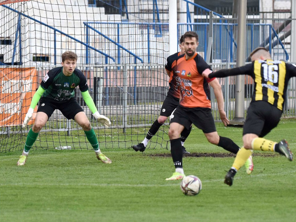 III liga piłkarska. Grupa IV. *KSZO1929 Ostrowiec Świętokrzyski - Czarni Połaniec 2:1