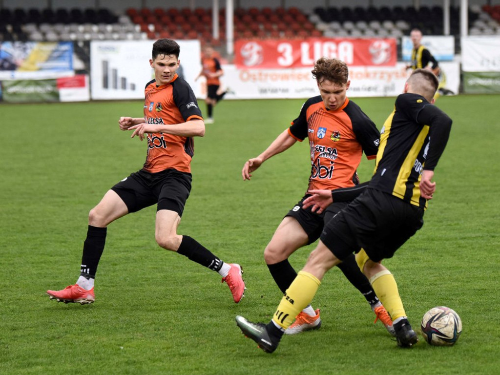 III liga piłkarska. Grupa IV. *KSZO1929 Ostrowiec Świętokrzyski - Czarni Połaniec 2:1