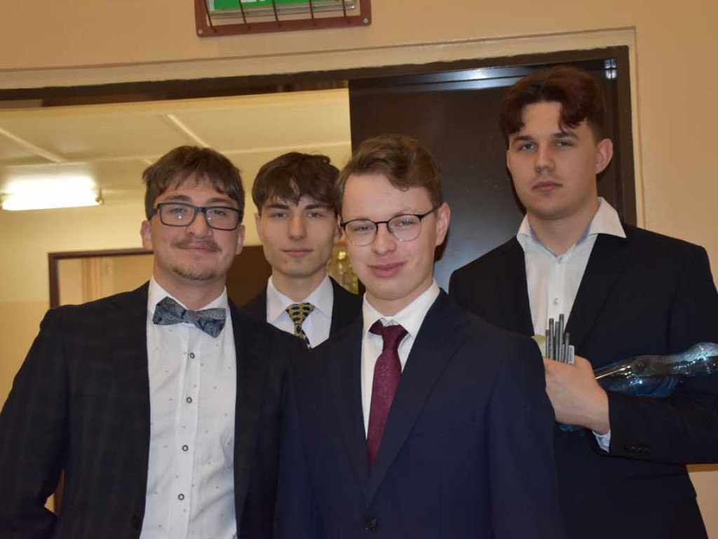 Rozpoczęły się matury (zdjęcia). Połamania piór!