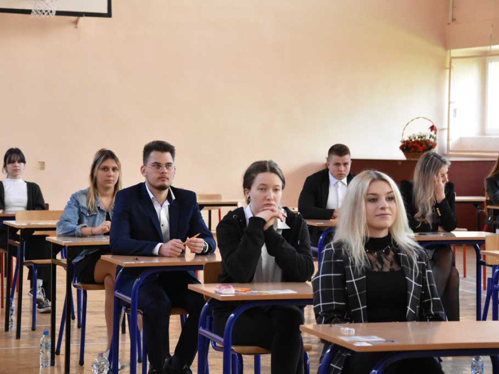 Rozpoczęły się matury (zdjęcia). Połamania piór!