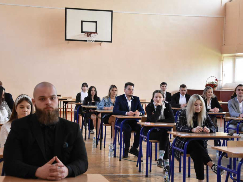 Rozpoczęły się matury (zdjęcia). Połamania piór!