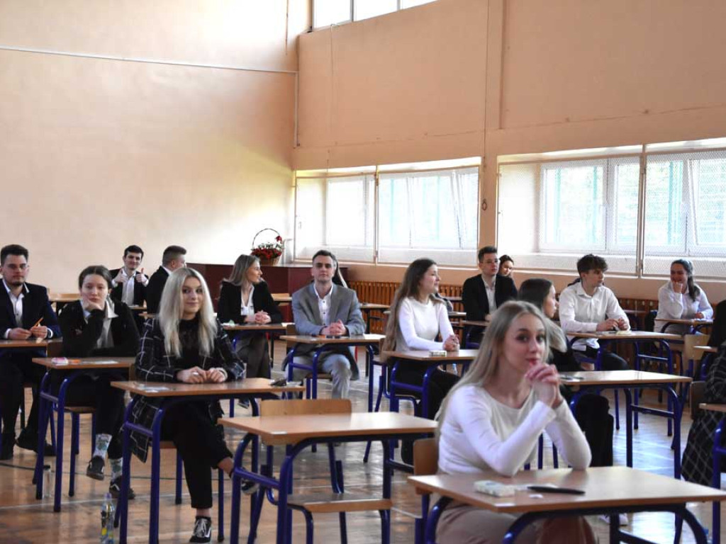 Rozpoczęły się matury (zdjęcia). Połamania piór!
