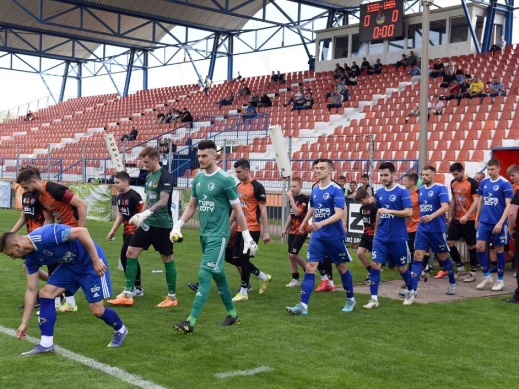 III liga piłkarska. Grupa IV. *KSZO 1929 Ostrowiec Świętokrzyski - Unia Tarnów 2:1